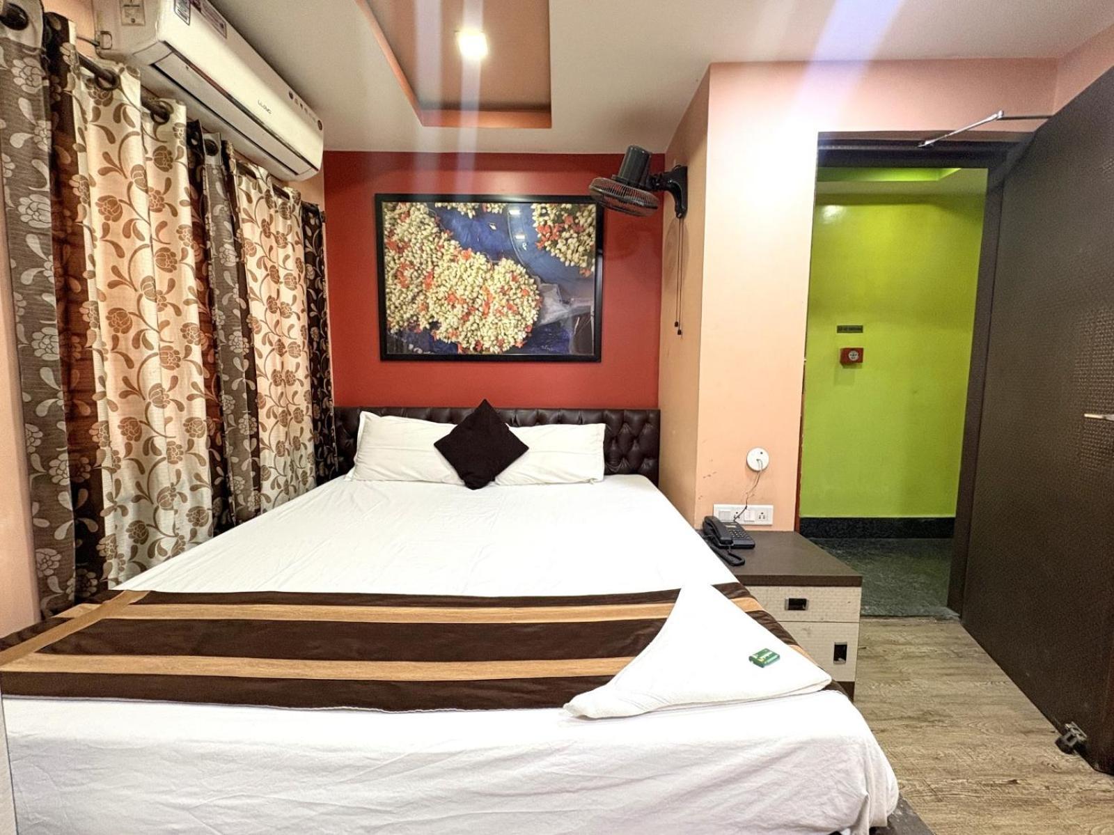 As-meet With Free Wi-fi And Air Conditioner Guest house Kolkata